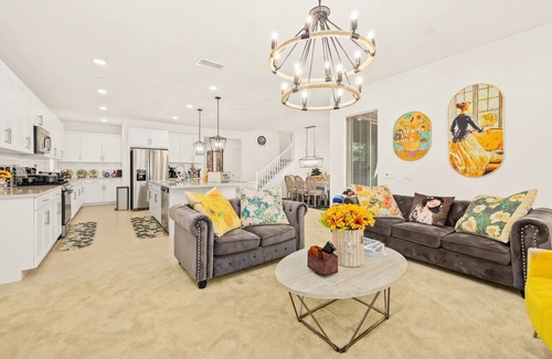 Ontario House | Spacious single house/Large kitchen/6BD/4BA/8beds