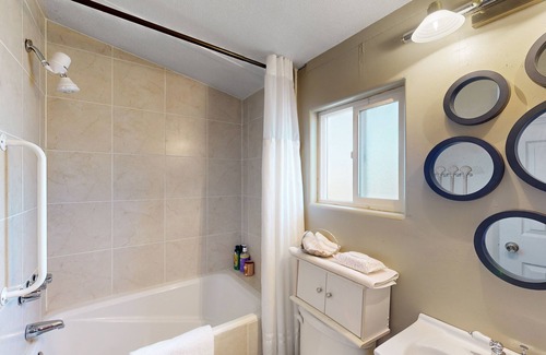 Bernalillo House | Spacious, single-level retreat with a large yard, washer/dryer, & full kitchen