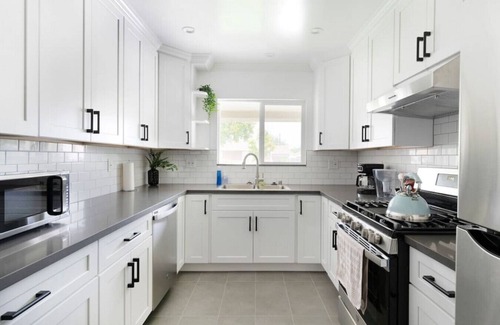 Azusa House | Spacious Sleek New Home in Azusa w/2 King Beds, 2 Luxurious Baths, Full Kitchen, and Gated Parking Spot.