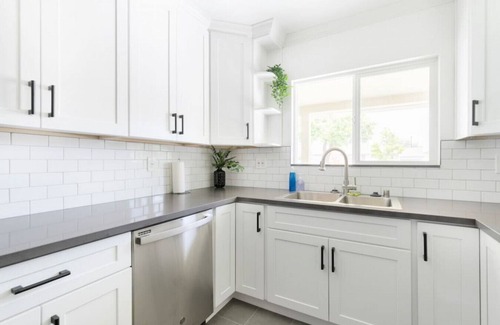 Azusa House | Spacious Sleek New Home in Azusa w/2 King Beds, 2 Luxurious Baths, Full Kitchen, and Gated Parking Spot.