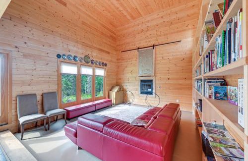Ridgeway House | Spacious Soldotna Home with Mackey Lake Views!