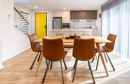 Christchurch Apartment | Spacious Stay near Avon River with Carpark