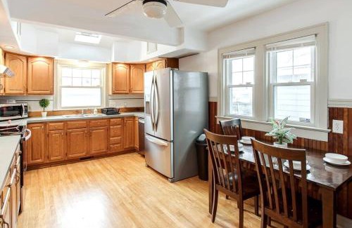 Rochester House | Spacious Steps to Strong/UofR by Airpt/Dwtn/RIT