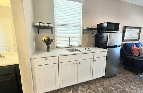 Providence Apartment | Spacious studio in fabulous Las Vegas with WiFi, AC