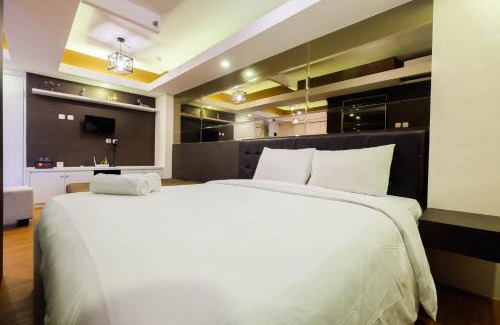 Rawasari Apartment | Spacious Studio Room at Green Pramuka Apartment By Travelio
