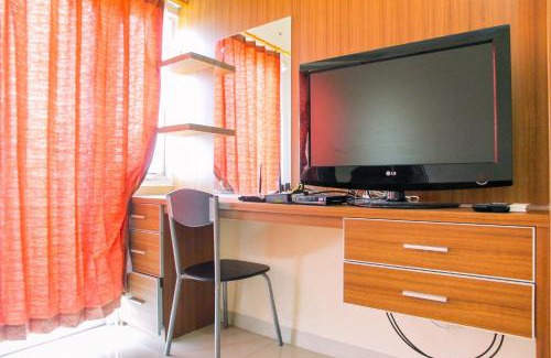 Depok Apartment | Spacious Studio Room Park View Condominium Apartment By Travelio