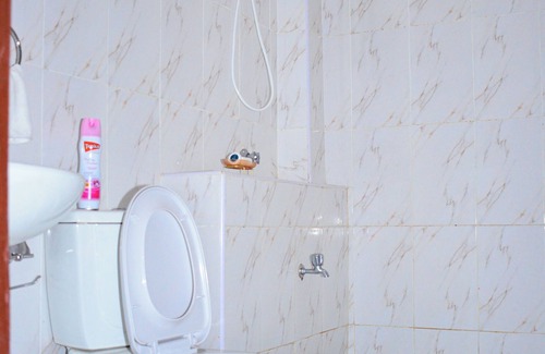 Ruiru House | Spacious studio unit in Ruiru: peaceful & secure with free parking & fast wifi