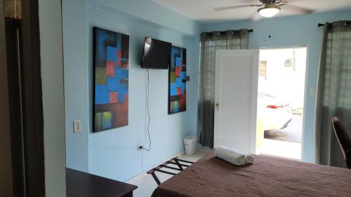 San Juan Apartment | Spacious Studio walking distance to the Ocean, Unit 1