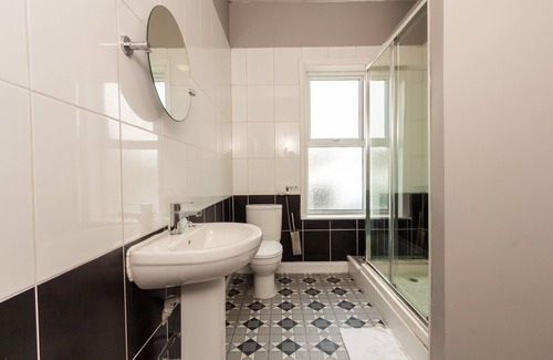 Eccles Bed & Breakfast | Spacious Suite 3: Private Room for 3