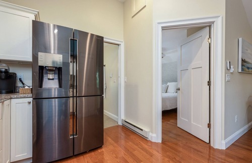 York Apartment | Spacious suite - close to everything + backyardn10 min to Portsmouth +Ogunquit