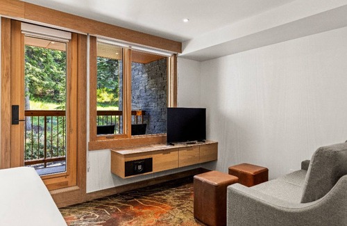 Banff Apartment | Spacious Suite w/King Comforts in Scenic Banff