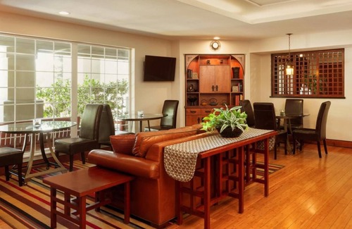 Snail Hotel | Spacious Suite w/Kitchen, DVD Library, Outdoor BBQ, and Complimentary Breakfast