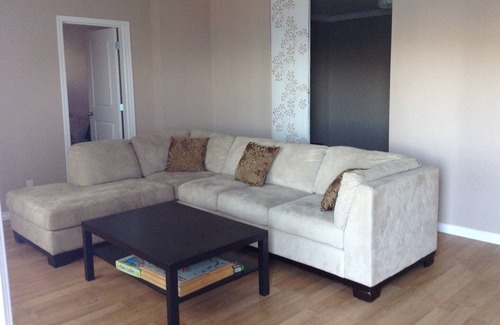 Central Okanagan House | Spacious Suites in Peaceful Cul-De-Sac with Panorama Lake View