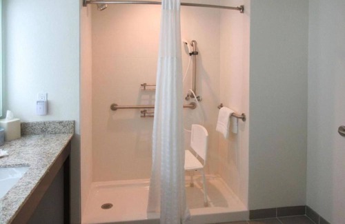 Dupont House | Spacious suites located near the Denver airport!