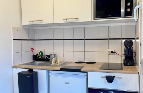 Villeneuve-le-Roi Apartment | Spacious T2 near Orly Airport. Private parking. Close to transport and shops