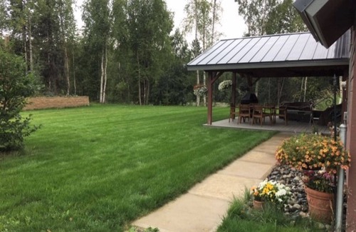 Susitna North House | Spacious Talkeetna home on Ruth Glacier Avenue