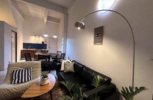 Bang Kapi House | Spacious House for Group, MAX 8 Guests - Near BKK Airport, 25mins to Downtown