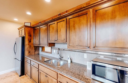 Alpine House | Spacious, Three-Story House w/Large Deck, Gas Fireplace, and Valley Views