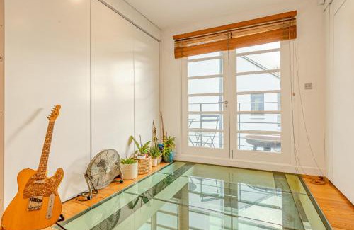 Notting Dale Apartment | Spacious & Tranquil 2BR Maisonette in Notting Hill