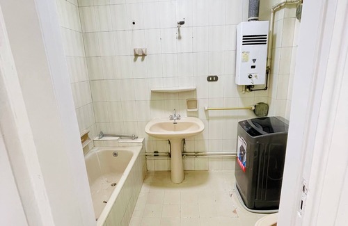Al Manial Apartment | Spacious Trqnuil 4-bedroom apartment in charming Almanial with WiFi, AC