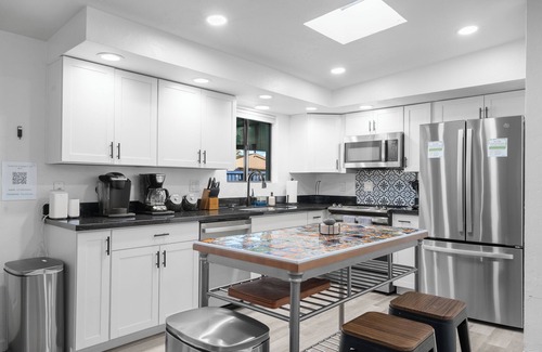 Tucson House | Spacious Tucson OASIS 4BD/2.5BA, Sparkling Pool, Billiards, Pingpong, Family-Fun