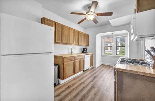 Cleveland Heights House | Spacious Tudor Retreat for Families & Friends, 9BR, Sleeps 24
