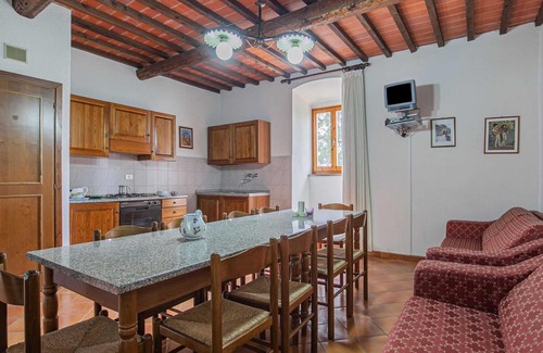 Varna House | Spacious Tuscany Retreat