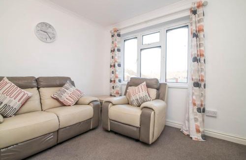 Brierley Hill House | Spacious two bed house with parking and garden