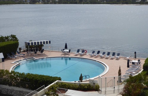 Palm Beach Condo | Spacious two bedroom condo on Intracoastal Waterway & accessible to ocean beach.