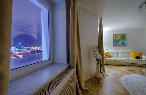 Veragi House | Spacious two-level four bedroom apartment overlooking the river