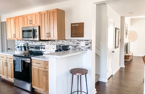 Columbia House | Spacious, updated and centrally located 4bed/2bath