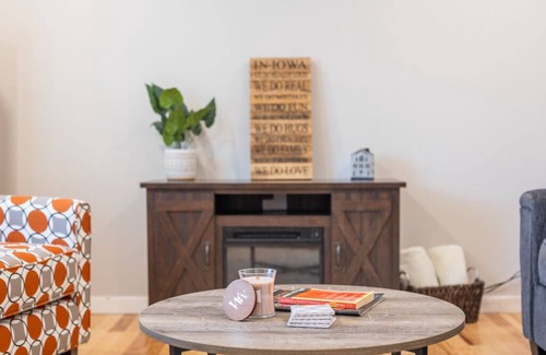 Des Moines House | Spacious updated home minutes from Airport and DT!