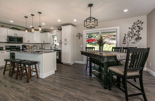 Dubuque House | Spacious Updated Home within Minutes to Shopping & Restaurants!u