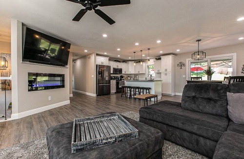Dubuque House | Spacious Updated Home within Minutes to Shopping & Restaurants!u