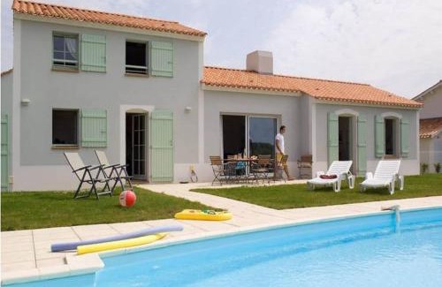 L'Aiguillon-sur-Vie Villa | Spacious villa with a private pool in Loire