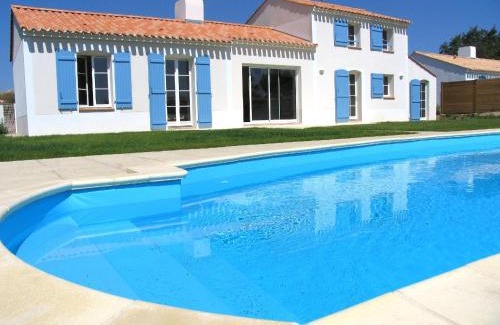 L'Aiguillon-sur-Vie Villa | Spacious villa with a private pool in Loire