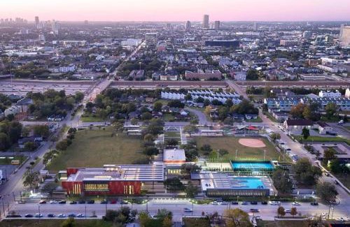 South Central Houston House | Spacious Villa 3BR 3 and half Ba MedCenter DWNTWN HotTub