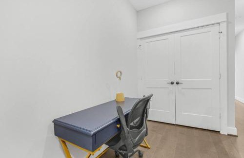 South Central Houston House | Spacious Villa 3BR 3 and half Ba MedCenter DWNTWN HotTub