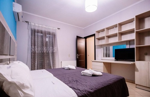 Kalpaki Villa | Spacious Villa, A/C, Private Garden & Pool in Ampelokipoi - 10mins to Beaches & Zante Town!