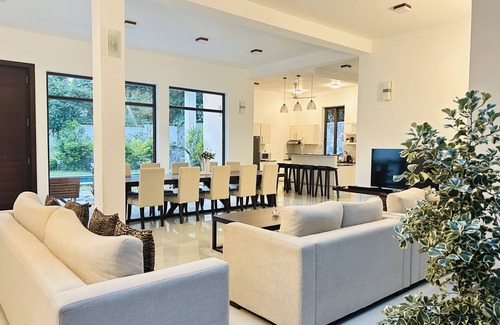 Gomagoda Villa | Spacious villa in charming Kandy with AC, Wi-Fi, fitness room.