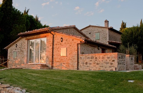 Gualdo Cattaneo Villa | Spacious villa with swimming pool in stunning scenery and picturesque villages