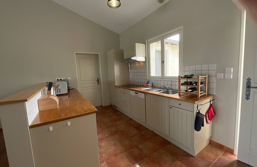 Chalais Villa | Spacious villa Le Charme with heated pool, 4 bedrooms, Airco & WiFi
