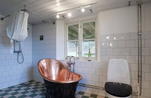 Hamburgsund House | Spacious villa on the nature reserve Valön.