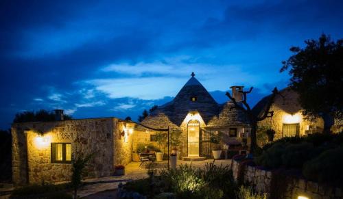 Alberobello Villa | Spacious Villa with Private Pool in Castellana Grotte