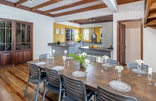 Les Avirons Cottage | Spacious villa with garden, fireplace, and pool table, 5 bedrooms for 10 people.