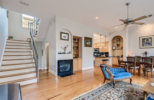 Montrose House | Spacious Vintage Townhome in The Heart of Houston!