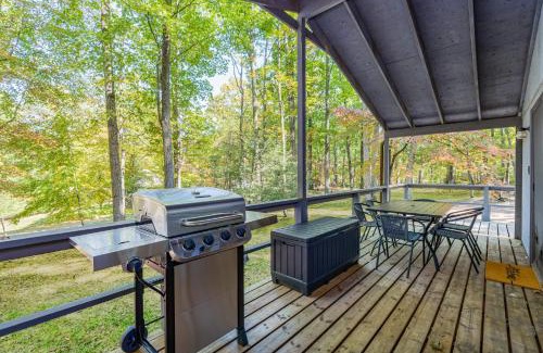 Sleepy Hollow House | Spacious w Hot Tub, Fire Pit, Deck, Grill and WiFi