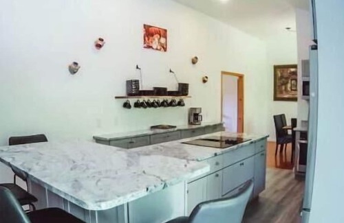 Heidelberg House | Spacious w/hot tub/grill/firepit 4 BR Red River Gorge - nSUMMER AVAILABILITY!