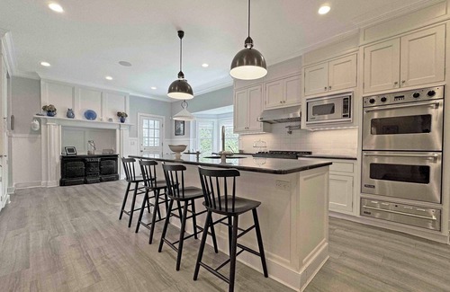 Quogue House | Spacious waterfront 9-bedroom house in peaceful Quogue