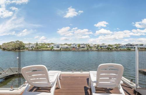Wurtulla House | Spacious waterfront home with pontoon, pool, BBQ